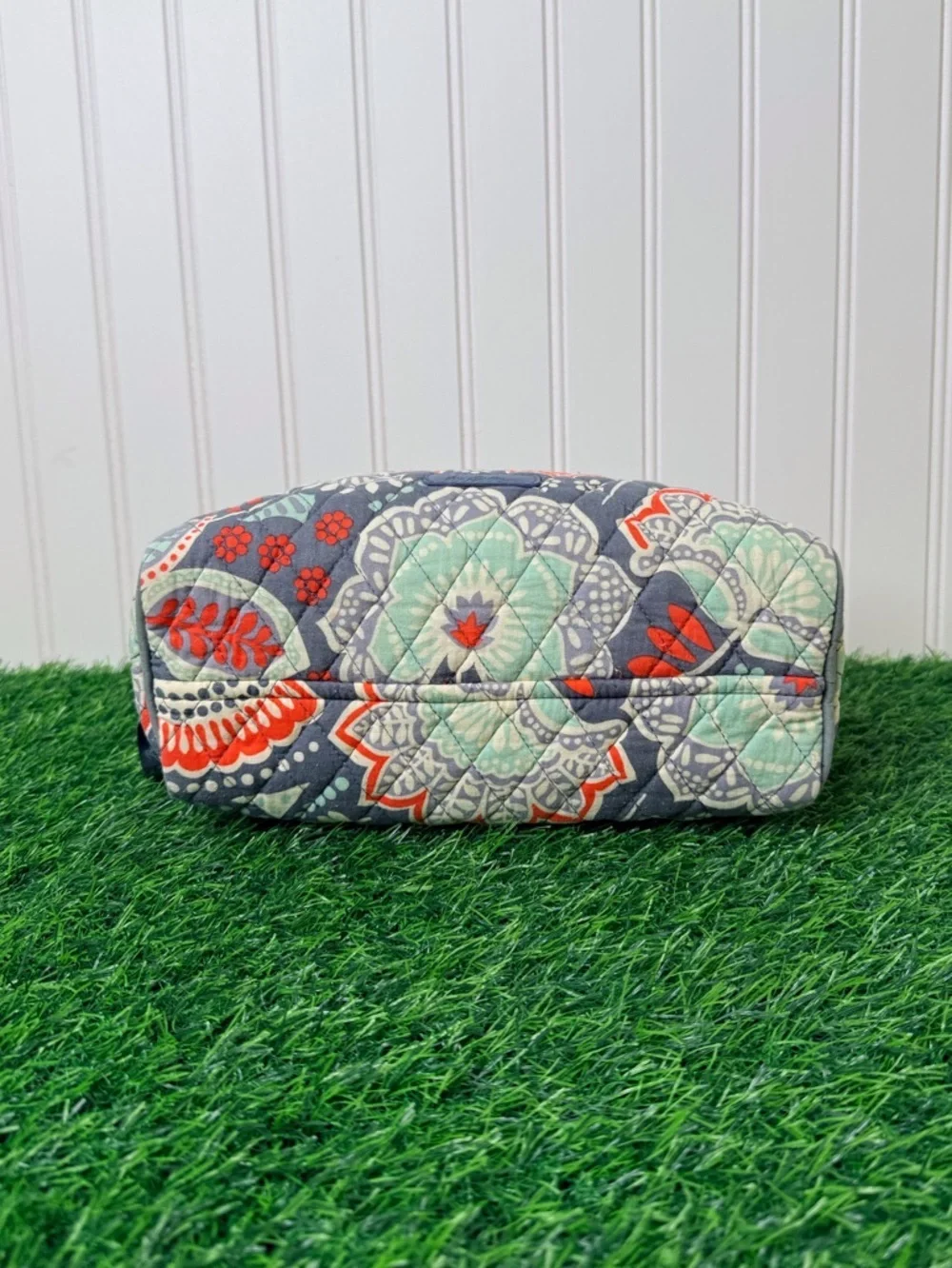Vera Bradley Nomadic Floral Large Cosmetic Bag Lined Gray/Red/Mint GUC